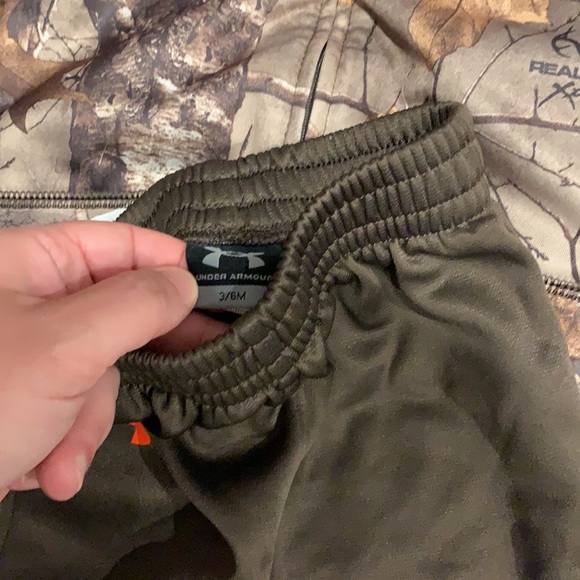 Under armour hunting camo sweatsuit - Picture 7 of 7